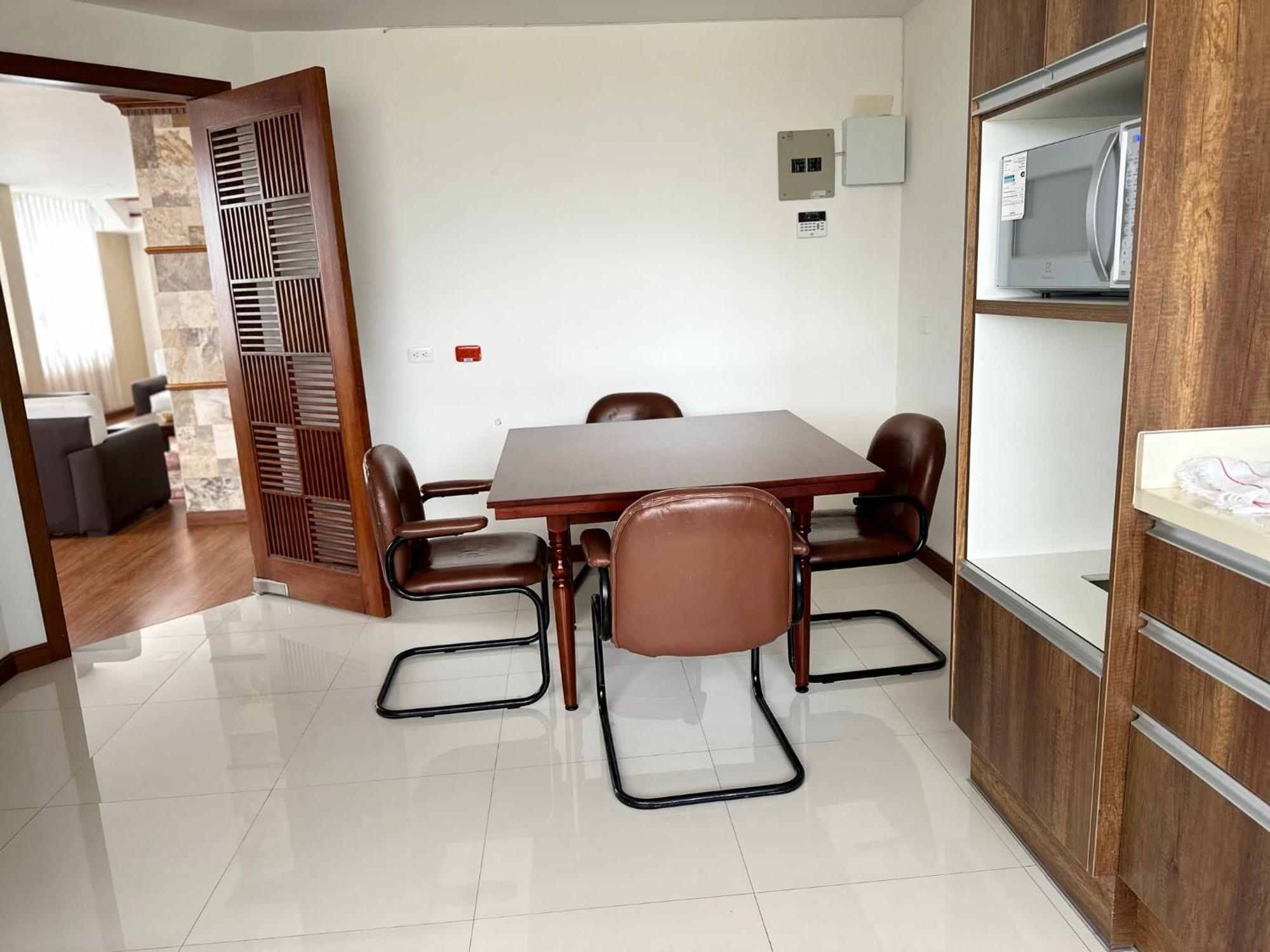 Instant Hotel - Departamento En Ambato Exteriör bild