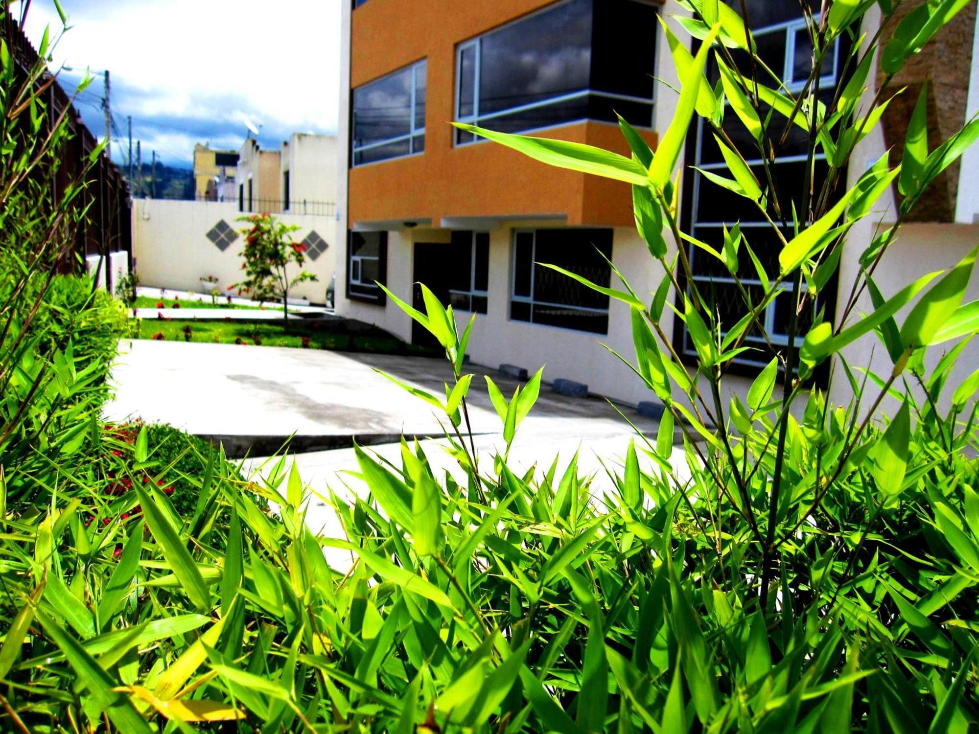 Instant Hotel - Departamento En Ambato Exteriör bild